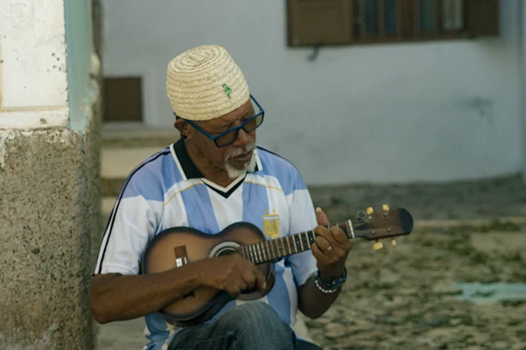 Cavoquinho Player Cape Verde