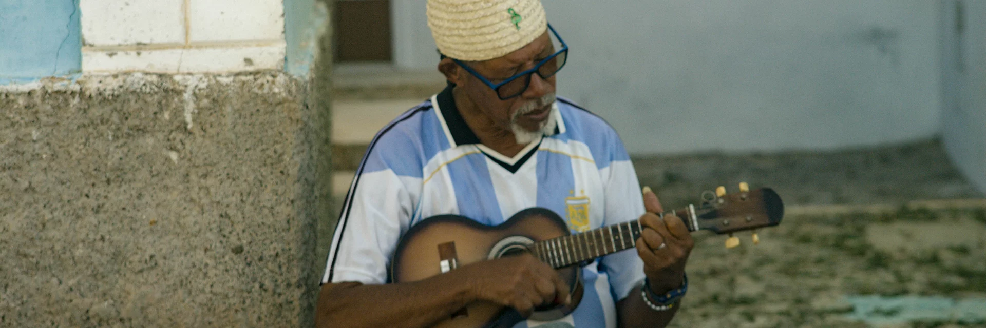 Cavoquinho Player Cape Verde